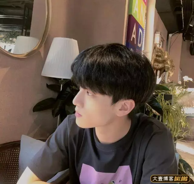 北京电影学院19级帅哥,在你心目中可以称得上校草吗? 北京电影学院19级帅哥,在你心目中可以称得上校草吗?