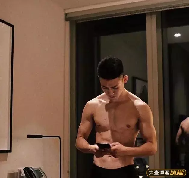 身高180CM的大帅哥当拳击手,事业爱情家庭大丰收! 身高180CM的大帅哥当拳击手,事业爱情家庭大丰收!