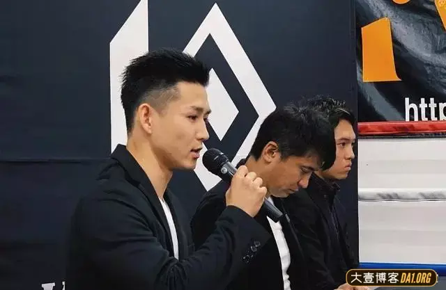 身高180CM的大帅哥当拳击手,事业爱情家庭大丰收! 身高180CM的大帅哥当拳击手,事业爱情家庭大丰收!