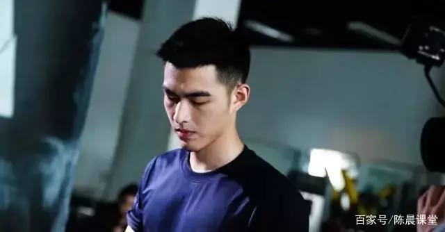 宁波警察小哥因太帅意外走红,千万人被这身制服征服了~ 宁波警察小哥因太帅意外走红,千万人被这身制服征服了~