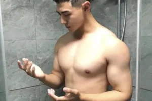 土生土长的东北肌肉帅哥，皮肤白皙，身材高壮，黑土地真养人呀！-大壹博客