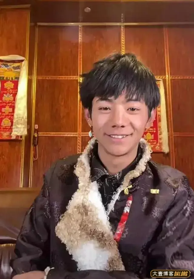 四川观察现场采访藏族小伙丁真是否想当明星,本人最新回应来啦! 四川观察现场采访藏族小伙丁真是否想当明星,本人最新回应来啦!