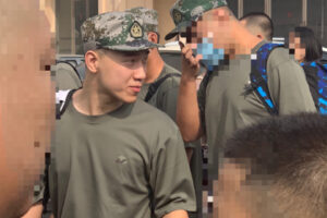 天冷了不想出门，那就窝在沙发里看些野生帅哥开开胃吧！-大壹博客