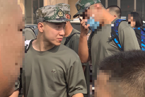 天冷了不想出门，那就窝在沙发里看些野生帅哥开开胃吧！-大壹博客