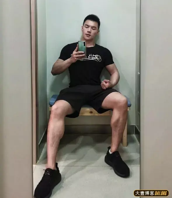 一个阳刚型肌肉帅哥健身前后的变化:估计亲妈都不认识了呢! 一个阳刚型肌肉帅哥健身前后的变化:估计亲妈都不认识了呢!