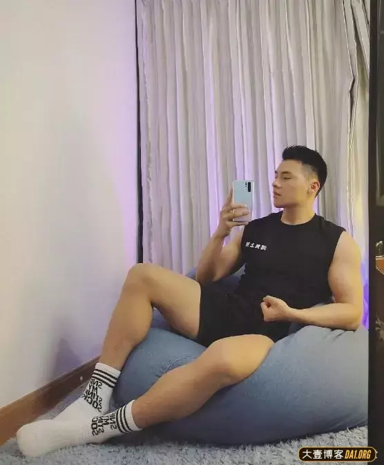 一个阳刚型肌肉帅哥健身前后的变化:估计亲妈都不认识了呢! 一个阳刚型肌肉帅哥健身前后的变化:估计亲妈都不认识了呢!