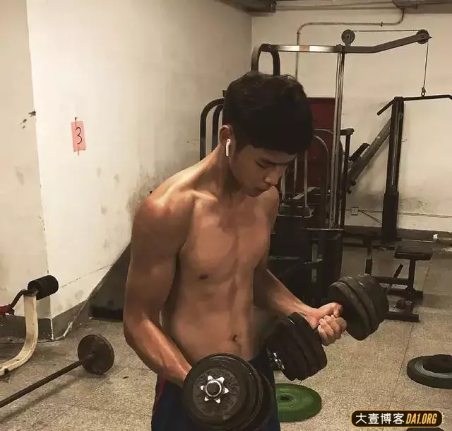 吉林农业大学篮球帅哥,腿太长人太帅了! 吉林农业大学篮球帅哥,腿太长人太帅了!