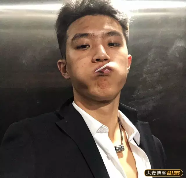 98年哈尔滨体院小哥,眼睛长得特别漂亮,体能真的超厉害 98年哈尔滨体院小哥,眼睛长得特别漂亮,体能真的超厉害