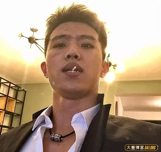 98年哈尔滨体院小哥,眼睛长得特别漂亮,体能真的超厉害 98年哈尔滨体院小哥,眼睛长得特别漂亮,体能真的超厉害