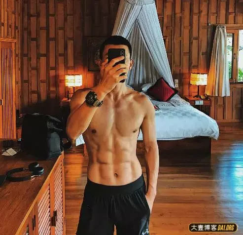 寸发肌肉画家,藏不住的男人味! 寸发肌肉画家,藏不住的男人味!