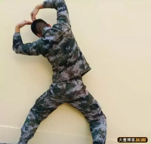 云南大长腿兵哥,穿迷彩的样子不愧为华夏男儿! 云南大长腿兵哥,穿迷彩的样子不愧为华夏男儿!