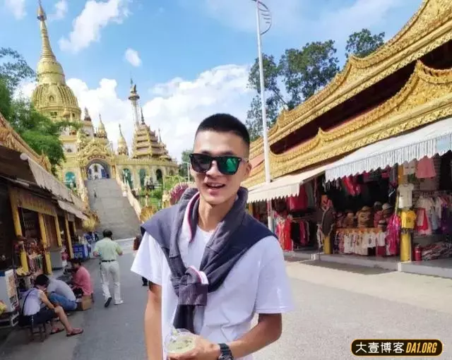 云南大长腿兵哥,穿迷彩的样子不愧为华夏男儿! 云南大长腿兵哥,穿迷彩的样子不愧为华夏男儿!