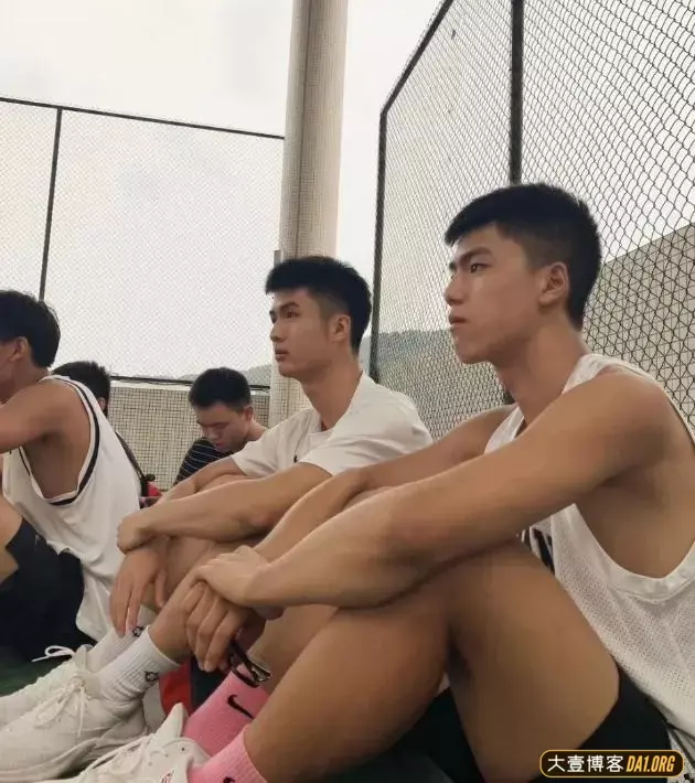 看看这个月,有多少民间小哥哥被捕获了吧! 看看这个月,有多少民间小哥哥被捕获了吧!