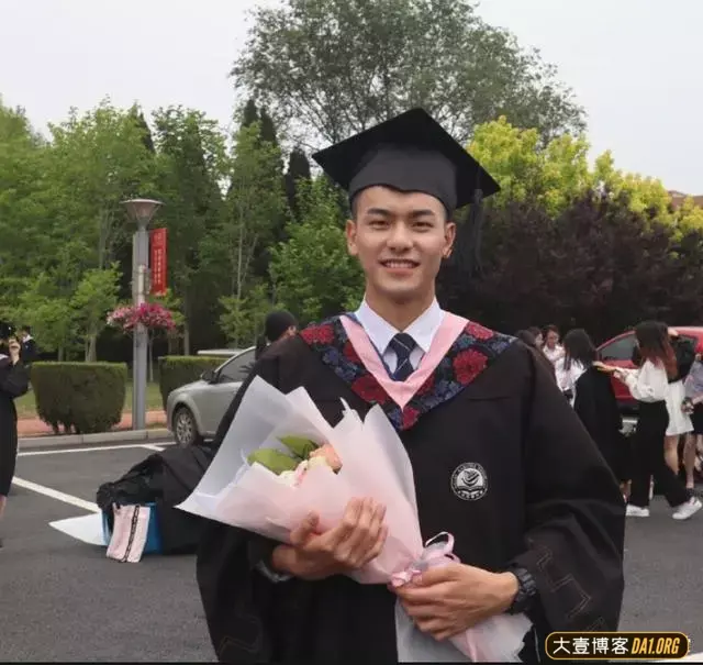 毕业于大连海事大学的乖巧型小帅哥,是做你男朋友的料子吗? 毕业于大连海事大学的乖巧型小帅哥,是做你男朋友的料子吗?