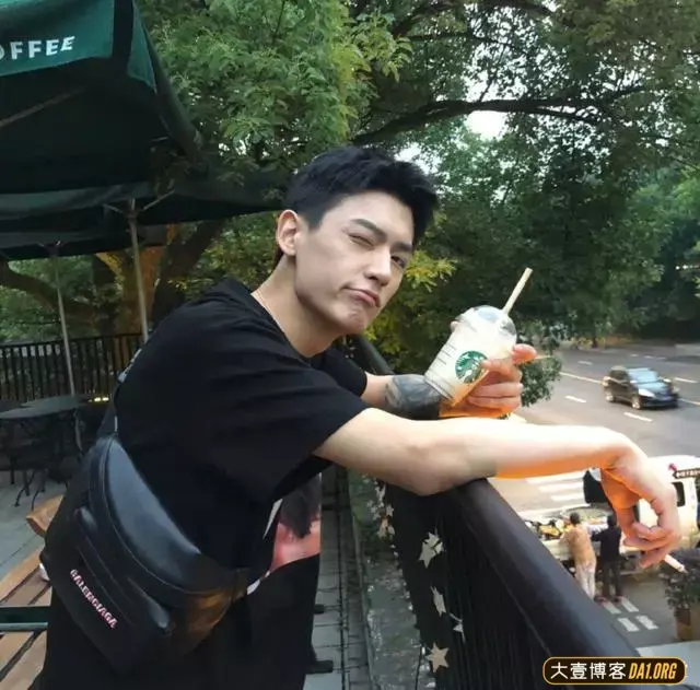 00后帅哥蹦极抓拍太帅了,控制好你的眼泪不要从嘴巴里流出来! 00后帅哥蹦极抓拍太帅了,控制好你的眼泪不要从嘴巴里流出来!