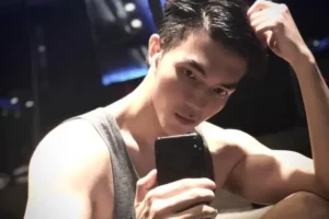 上海187的模特小哥哥，肤白貌美大长腿，披上浴巾真是撩哦！-大壹博客