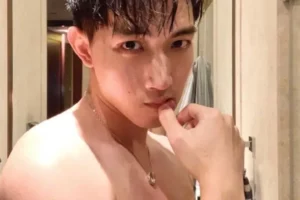 可盐可甜小奶狗，不仅长相嫩嫩的，身材也很棒，想揣兜里带回家！-大壹博客