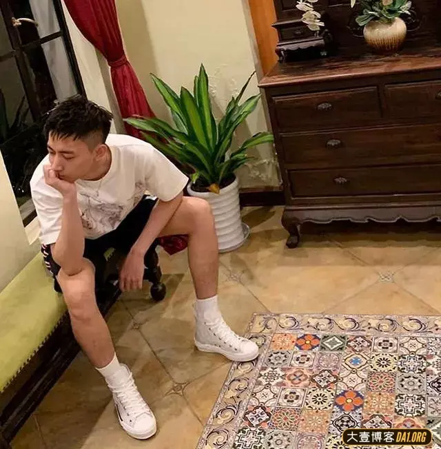 可盐可甜小奶狗,不仅长相嫩嫩的,身材也很棒,想揣兜里带回家! 可盐可甜小奶狗,不仅长相嫩嫩的,身材也很棒,想揣兜里带回家!
