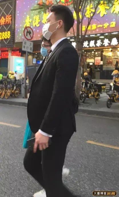 夏日野生帅哥抓拍:捕获气质正装男,不知不觉跟着他走了一条街! 夏日野生帅哥抓拍:捕获气质正装男,不知不觉跟着他走了一条街!