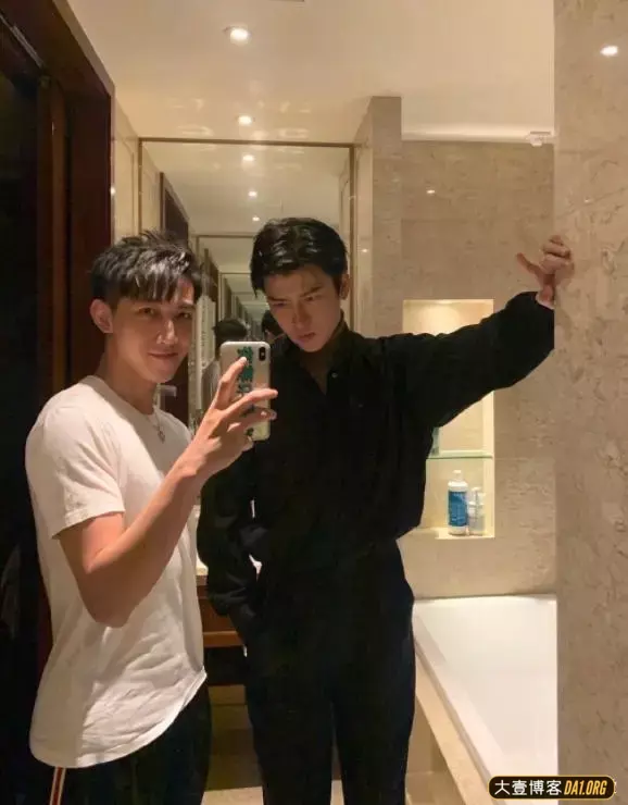 可盐可甜小奶狗,不仅长相嫩嫩的,身材也很棒,想揣兜里带回家! 可盐可甜小奶狗,不仅长相嫩嫩的,身材也很棒,想揣兜里带回家!