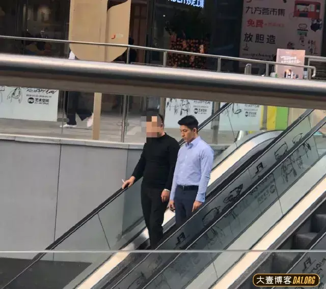 夏日野生帅哥抓拍:捕获气质正装男,不知不觉跟着他走了一条街! 夏日野生帅哥抓拍:捕获气质正装男,不知不觉跟着他走了一条街!