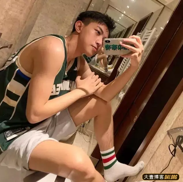 摄影界厨师谢梓秋,为白衣小帅锅拍写真照,是天菜暖男的味道! 摄影界厨师谢梓秋,为白衣小帅锅拍写真照,是天菜暖男的味道!