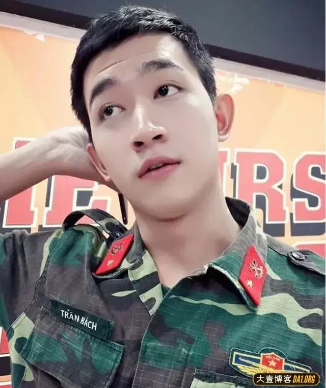 越南小鲜肉兵哥哥,是宝贝们最爱的那一款天菜制服肌肉男! 越南小鲜肉兵哥哥,是宝贝们最爱的那一款天菜制服肌肉男!