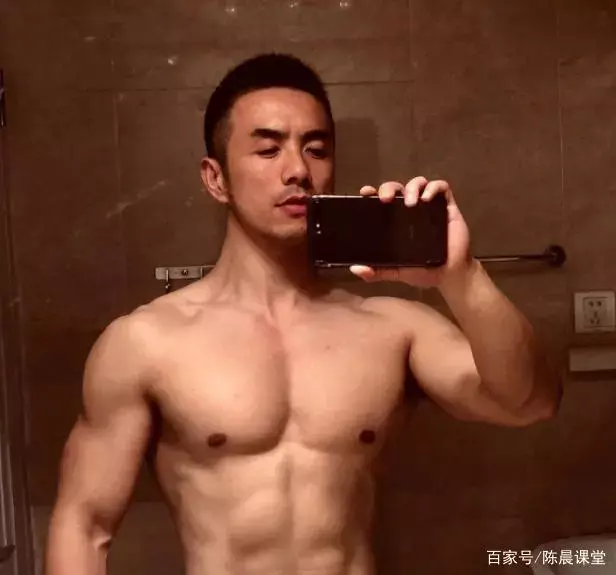 下一站是幸福宋威龙秀腹肌,虽然消瘦,但也是白皙鲜嫩的撩人模样 下一站是幸福宋威龙秀腹肌,虽然消瘦,但也是白皙鲜嫩的撩人模样