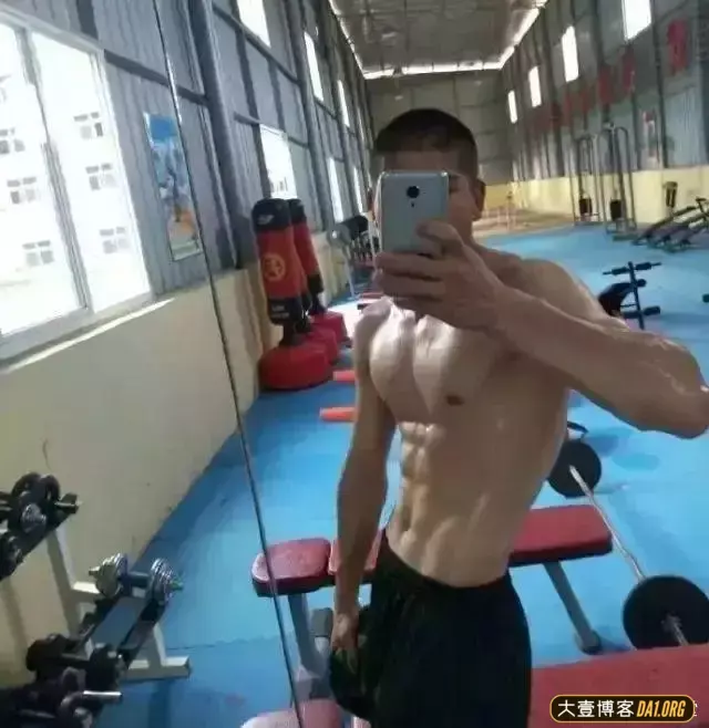 兵哥哥日常来一波,私底下的他们更有魅力! 兵哥哥日常来一波,私底下的他们更有魅力!