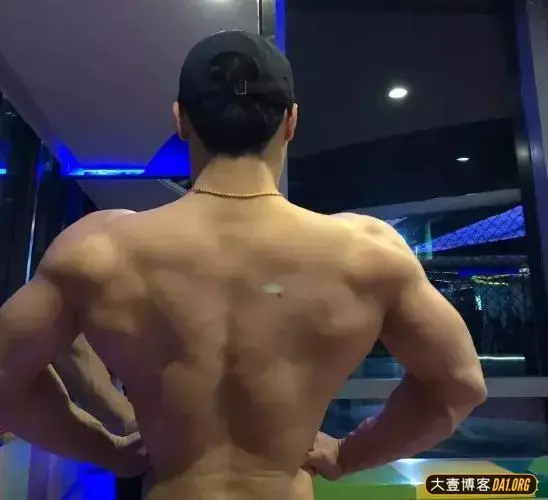 90后濮阳健身教练:健身时自律即自由! 90后濮阳健身教练:健身时自律即自由!