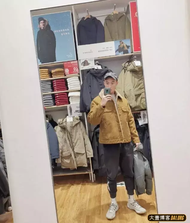 1米80的中文系学长,穿上衣服文质彬彬,脱了衣服身材好狂野! 1米80的中文系学长,穿上衣服文质彬彬,脱了衣服身材好狂野!