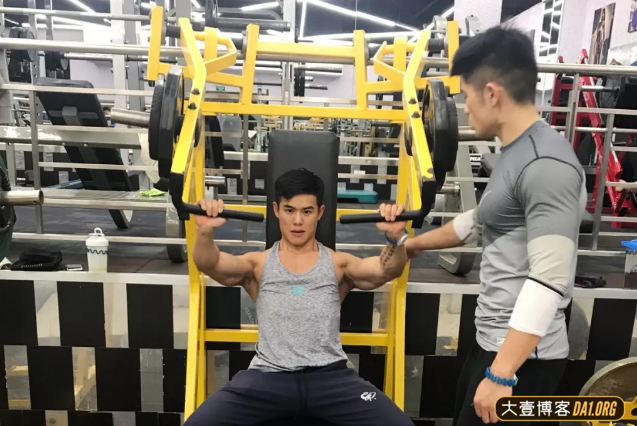 90后体育老师健身：只为追求更完美的自己，塑造最完美的形体！-大壹博客