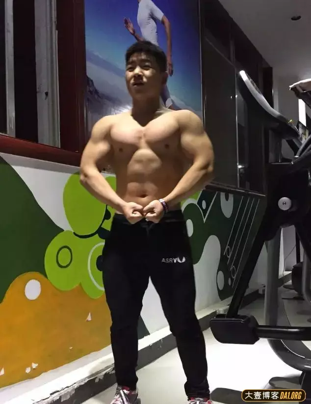99年的健身爱好者:从木头墩子到型男身材的蜕变! 99年的健身爱好者:从木头墩子到型男身材的蜕变!