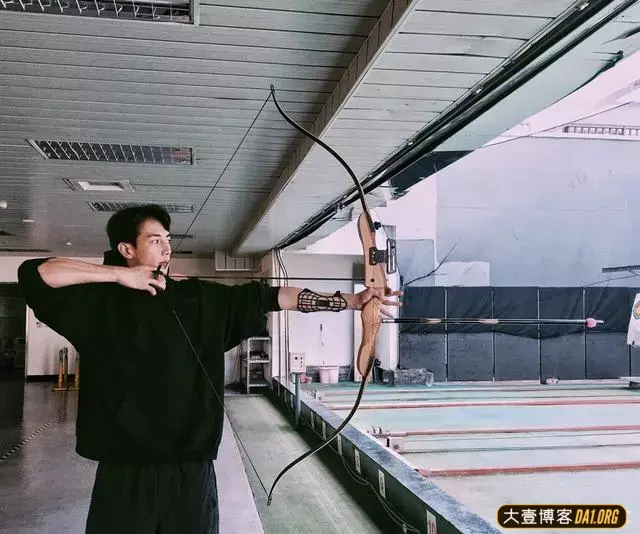 萧亚轩的小奶狗发高清泳池写真,难怪鸭姐这么爱他! 萧亚轩的小奶狗发高清泳池写真,难怪鸭姐这么爱他!