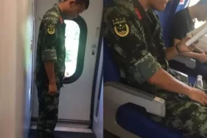 火车上偶遇身高1米8的大鼻子兵哥哥，却没有勇气要联系方式-大壹博客