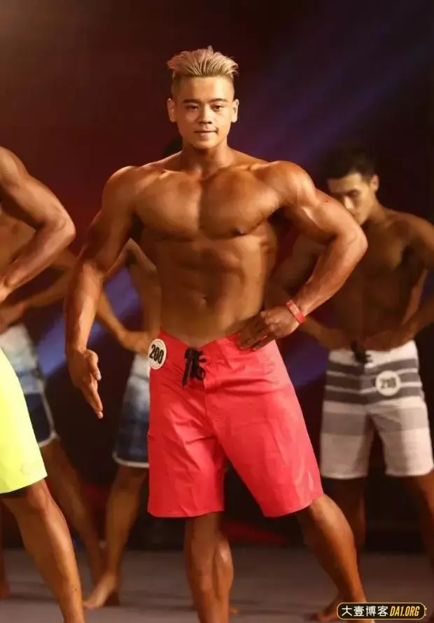 广东00后小伙子健身:相信自己,我一定可以! 广东00后小伙子健身:相信自己,我一定可以!