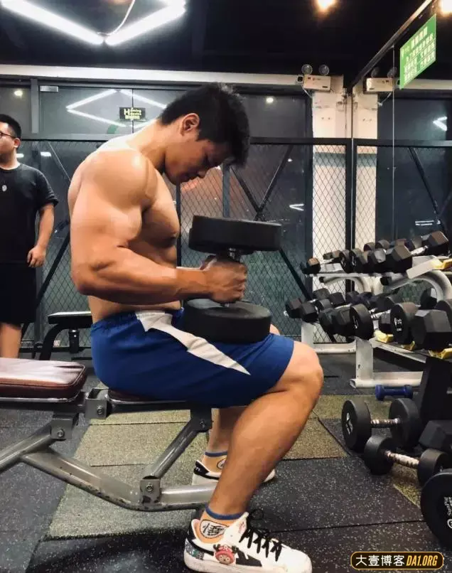 广东00后小伙子健身:相信自己,我一定可以! 广东00后小伙子健身:相信自己,我一定可以!