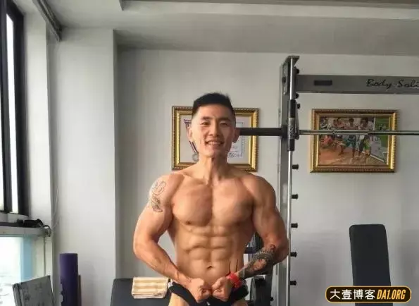 山东汉子因减肥入撸铁坑:看他健身后的变化! 山东汉子因减肥入撸铁坑:看他健身后的变化!