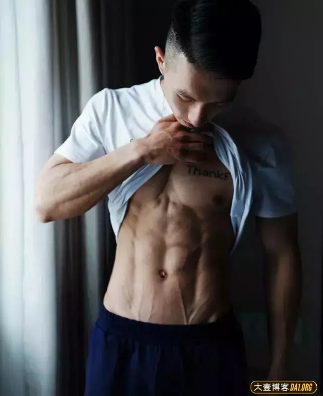 “巧克力腹肌大赛”将各路筋肉帅锅一网打尽,六块腹肌盘就完了! “巧克力腹肌大赛”将各路筋肉帅锅一网打尽,六块腹肌盘就完了!