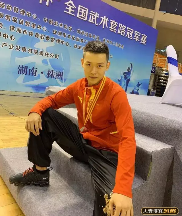 98年直男体育生小爷们：飒爽阳刚的男人，往往总是最吸引人的