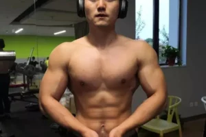 受施瓦辛格影响，新疆小伙练就一身肌肉！-大壹博客