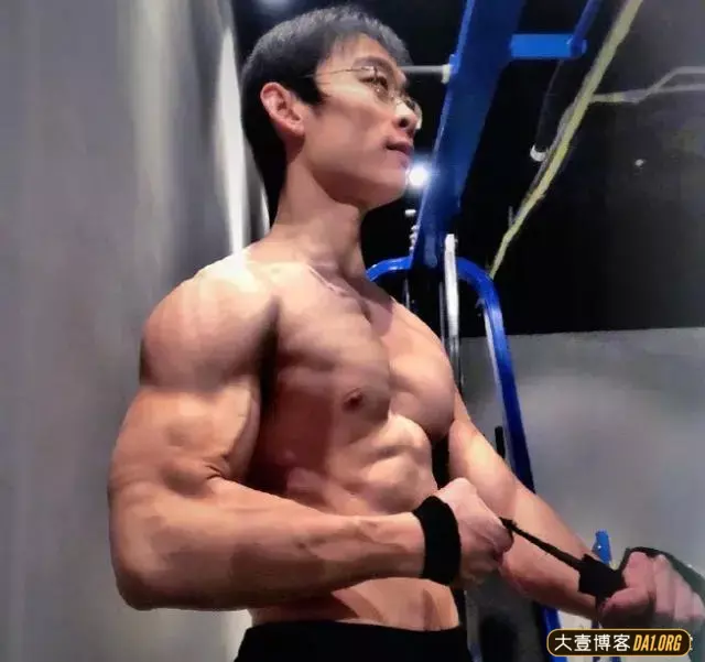 咏春拳师变筋肉男:这个32岁河南汉子不得了! 咏春拳师变筋肉男:这个32岁河南汉子不得了!