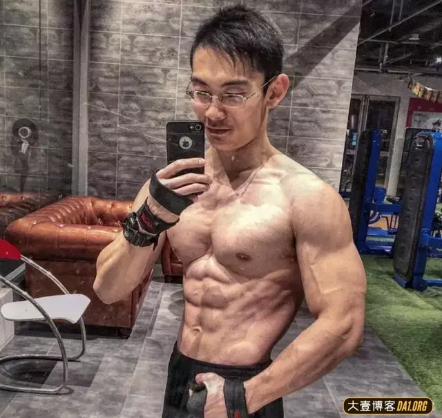 咏春拳师变筋肉男:这个32岁河南汉子不得了! 咏春拳师变筋肉男:这个32岁河南汉子不得了!