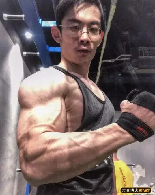 咏春拳师变筋肉男:这个32岁河南汉子不得了! 咏春拳师变筋肉男:这个32岁河南汉子不得了!