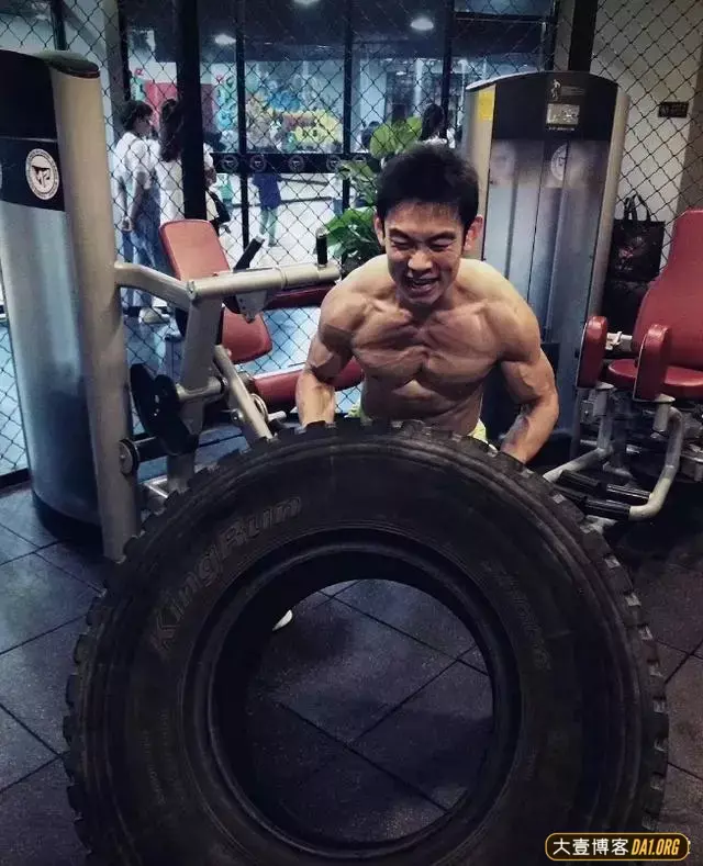 咏春拳师变筋肉男:这个32岁河南汉子不得了! 咏春拳师变筋肉男:这个32岁河南汉子不得了!