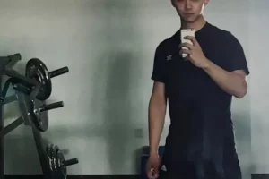寸头肌肉小哥，公狗腰大长腿，是不是你的菜呢？-大壹博客