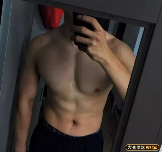 寸头肌肉小哥,公狗腰大长腿,是不是你的菜呢? 寸头肌肉小哥,公狗腰大长腿,是不是你的菜呢?