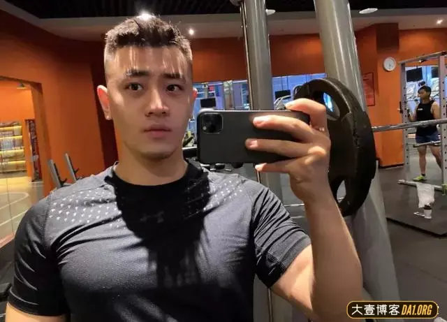 曾当红清纯校草变肌肉帅哥,颜值依旧在线,不过身材越来越壮了! 曾当红清纯校草变肌肉帅哥,颜值依旧在线,不过身材越来越壮了!