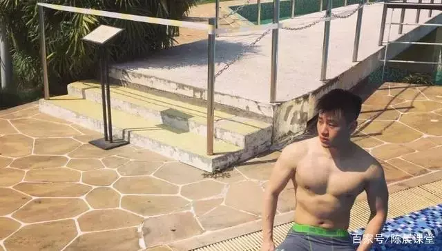 曾当红清纯校草变肌肉帅哥,颜值依旧在线,不过身材越来越壮了! 曾当红清纯校草变肌肉帅哥,颜值依旧在线,不过身材越来越壮了!