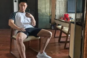 网红短裤体育生最爱豪放自拍，秀长腿私照张张圈粉！-大壹博客